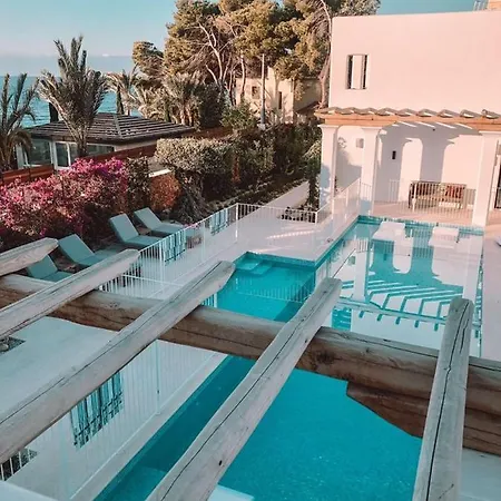Fully Staffed Sea Front With Private Sommelier Villa